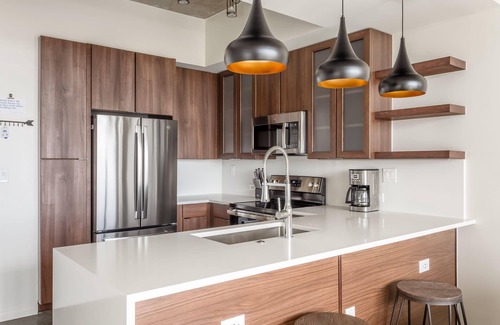 Second Street District Apartamento | Kasa | Stunning 1BD with River Views | 2nd Street