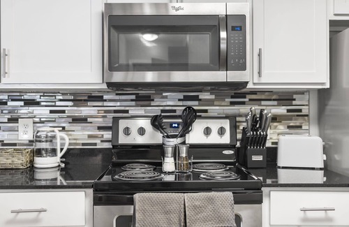 Delray Beach Apartamento | Kasa | Sunny 1 BD + Pool Access | Delray Beach