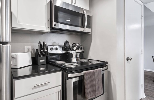 Delray Beach Apartamento | Kasa | Welcoming 2 BD + Onsite Gym Access | Delray Beach