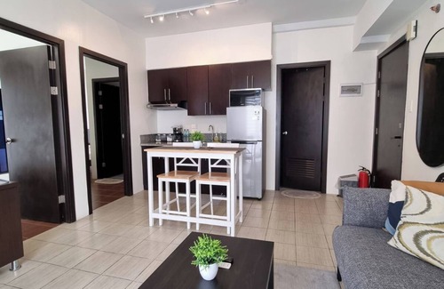Ugong Condominio | Kasara C5 Pasig 2BR 2BA WowHigh Corner Spectacular Views Arcovia SM Tiendesitas