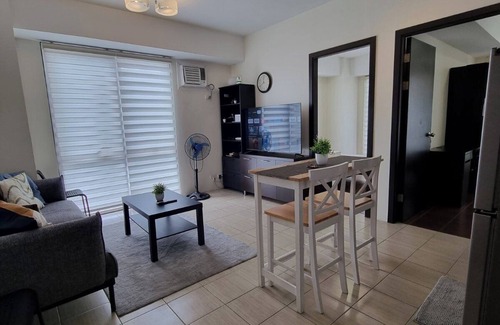 Ugong Condominio | Kasara C5 Pasig 2BR 2BA WowHigh Corner Spectacular Views Arcovia SM Tiendesitas