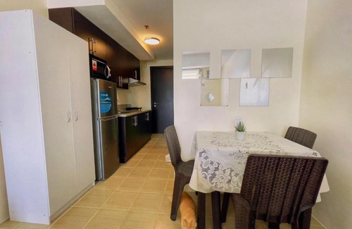 Ugong Apartamento | Kasara De Ulap BEST Staycation - 25th Floor City View - Pool & Fast Wi-Fi