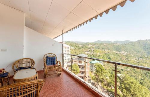 Dharampur Apartamento | Kasauli Edge Apt with Balcony