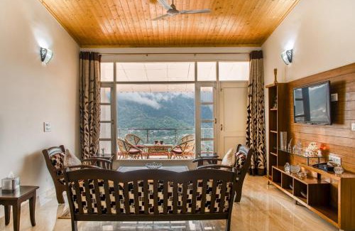 Dharampur Apartamento | Kasauli Edge Apt with Balcony