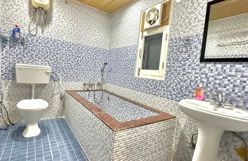 Kumarhatti Hotel | Kasauli View