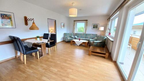 Bodensdorf Apartamento | KASPAR Haus KMB Seeblick Appartement am Ossiacher See mit direktem Seezugang, Hallenbad