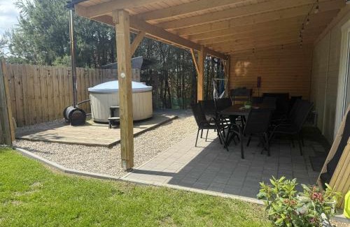 Sulecki Borek Casa | KASZUBY Oliwkowy domek Niesiołowice na Kaszubach Balia z Jacuzzi Jeziora lasy