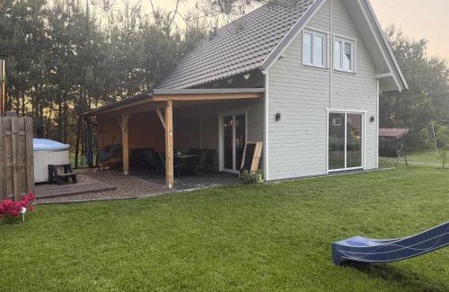 Sulecki Borek Casa | KASZUBY Oliwkowy domek Niesiołowice na Kaszubach Balia z Jacuzzi Jeziora lasy