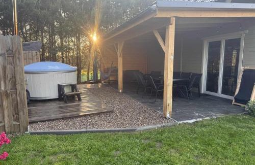 Sulecki Borek Casa | KASZUBY Oliwkowy domek Niesiołowice na Kaszubach Balia z Jacuzzi Jeziora lasy