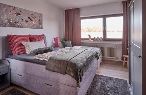 Moers Apartamento | KATARINAS HOUSE mit 2 FeWo stilvoll, gemütlich & zentral Boxspringbett, Parkplatz, Balkon oder Garten