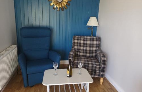 Donegal Apartamento | Kate's Place bedroom ensuite close to Donegal town