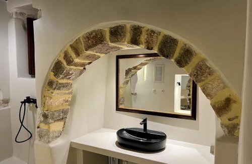 Naxos Apartamento | Katharsis Palace 15th Century Art Hotel at Naxos Old Town III