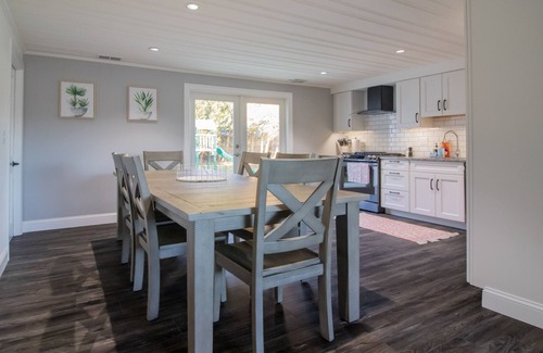 Newport East Casa | “Kathleen” Renovated 4 bed 2 bath Newport house