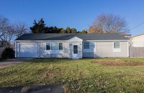 Newport East Casa | “Kathleen” Renovated 4 bed 2 bath Newport house