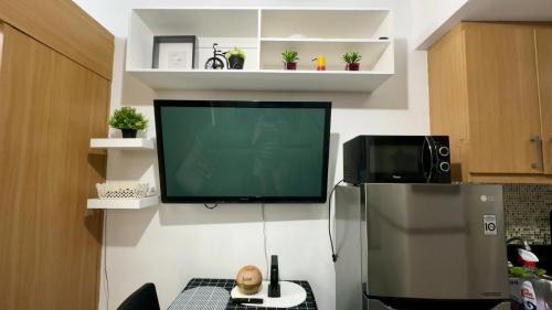 Barangay 76 Apartamento | Kathys Crib with balcony Pool view at Shell Residence