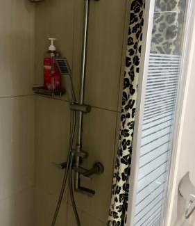 Barangay 76 Apartamento | Kathys Crib with balcony Pool view at Shell Residence
