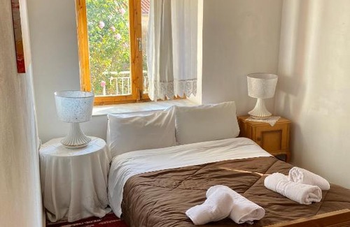 Leonidio Casa | Kathy’s rock house