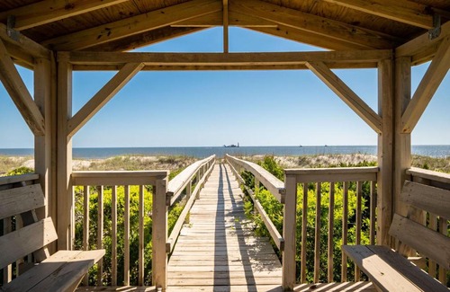 Caswell Beach Casa | Katie Lou's Place by Oak Island Accommodations