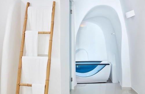 Imerovigli Hotel | Katikies Chromata Santorini - The Leading Hotels of the World