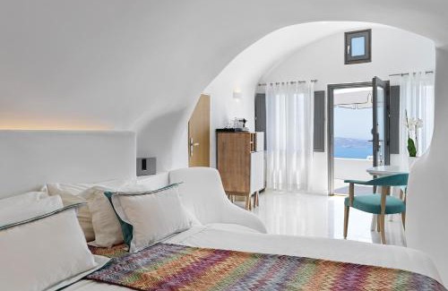 Imerovigli Hotel | Katikies Chromata Santorini - The Leading Hotels of the World