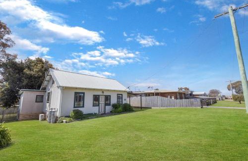 Paynesville Casa | Katisha Cottage
