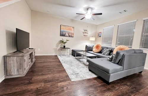 Barker Casa | Katy home 5 bedrooms 6 beds 3 and half bath