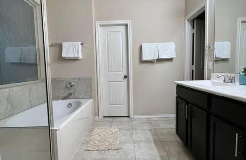 Barker Casa | Katy home 5 bedrooms 6 beds 3 and half bath