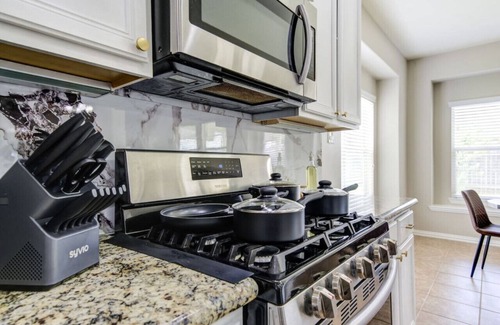 Barker Casa | Katy Houston, 2330sf, 4BR-2.5BA, Game Rm, King Bed