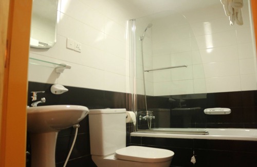 Bahan Hotel | Kaung Lay Inn