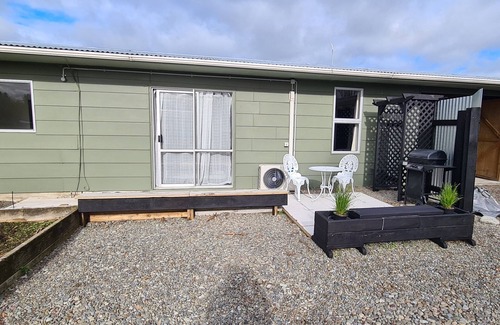 Feilding Cabaña | Kawakawa Cottage - lovely rural outlook. Convenient location to Manfield Park