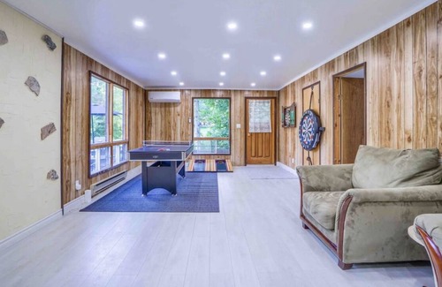 Coboconk Cabina | Kawartha lakes cottage with hottub