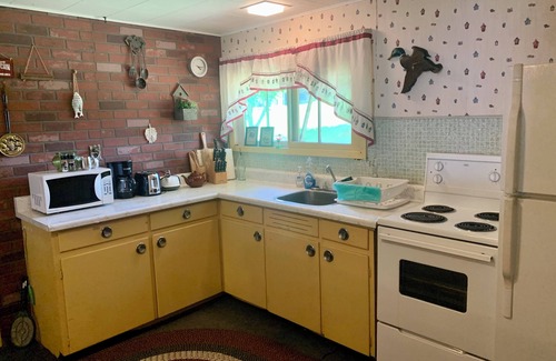 Lakefield Cabaña | Kawartha Lakes Cottage