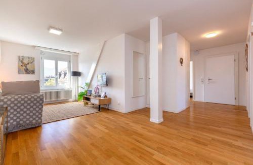 Werd Apartamento | KAYA Zurich Apartment 5B - Downtown 2BR Deluxe Loft Apt