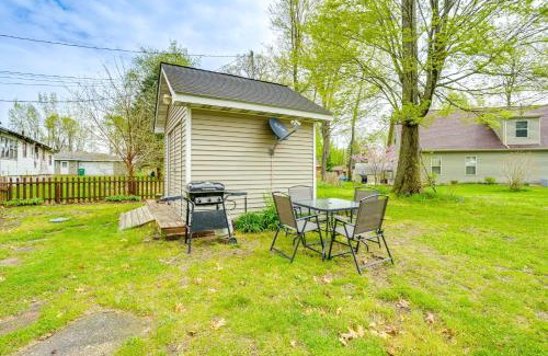 Sister Lakes Casa | Kayak, Fish, Boat and Swim Home Near Lakeside Park!