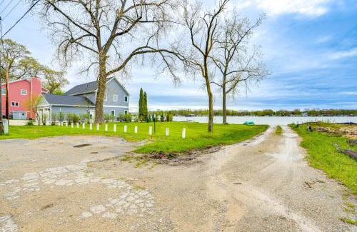 Sister Lakes Casa | Kayak, Fish, Boat and Swim Home Near Lakeside Park!