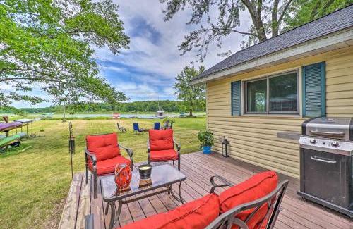 Mecosta Casa | Kayaks and Grill Pet-Friendly Mecosta Cottage!