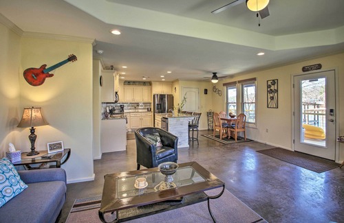 Piney Casa | Kayaks & Boat Slip: Waterfront Hot Springs Home!