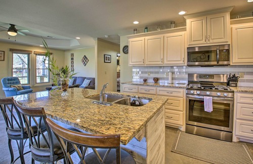 Piney Casa | Kayaks & Boat Slip: Waterfront Hot Springs Home!