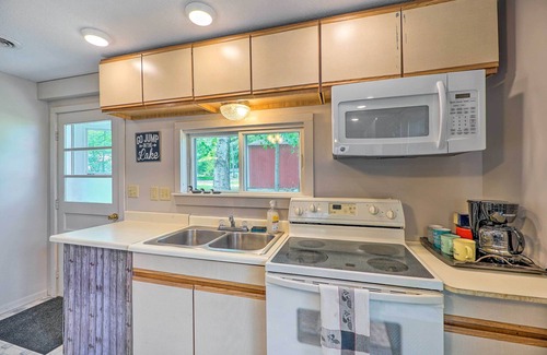 Mecosta Cabaña | Kayaks & Grill: Pet-Friendly Mecosta Cottage!