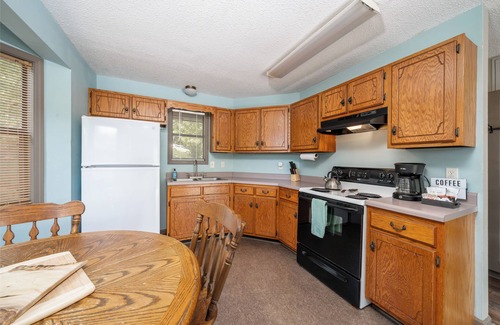 Hardy Cabina | Kayaks - Lakefront Home - Kiwanie Lodge East