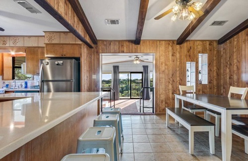 Temple Casa | ~Kayaks| Hot Tub| Views| Fire Pit| Nature| Game Room~