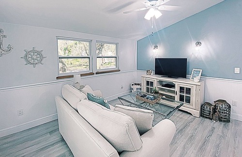 Odessa Casa | Kayaks, walking to the lake, private gated community.
