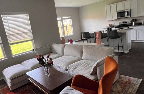 Manor Casa | Kay’s serene getaway: private room and bathroom