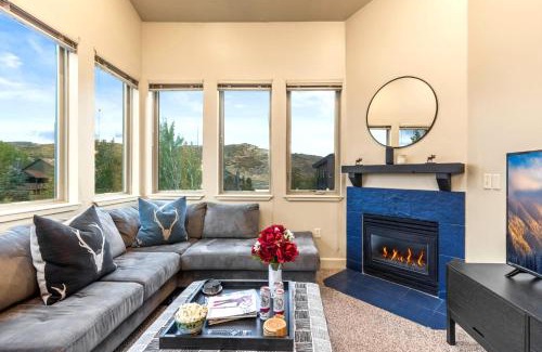 Kimball Junction Apartamento | KBM Resorts Crestview Condos Spacious condo near Olympic Park with gas fireplace year-round pool hot tub and shuttle access CVC-308B
