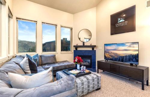 Kimball Junction Apartamento | KBM Resorts Crestview Condos Spacious condo near Olympic Park with gas fireplace year-round pool hot tub and shuttle access CVC-308B