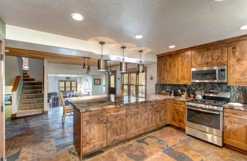 North Park City Casa | KBM Resorts Private Home Fantastic views Hot Tub AC Easy Walk to Resort and Main St. PLA-1155