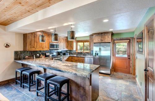 North Park City Casa | KBM Resorts Private Home Fantastic views Hot Tub AC Easy Walk to Resort and Main St. PLA-1155