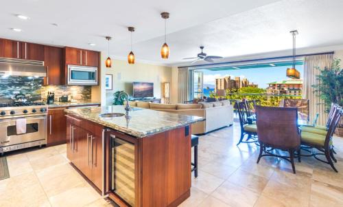 Honokowai Apartamento | KBM Resorts Spacious 5-Bedroom Honua Kai Collection Multi Unit Listing Same Floor Ocean Views 2 Free Rental Cars HKH-60309