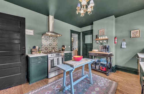 Rosedale Casa | KC Blvd Heights: Spacious 7BR Home, Central Locale