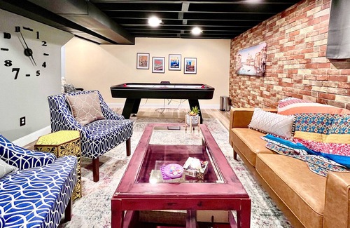 Kansas City Casa | KC Charmer! King Bed/Soaker Tub/Air Hockey on Quiet Street!